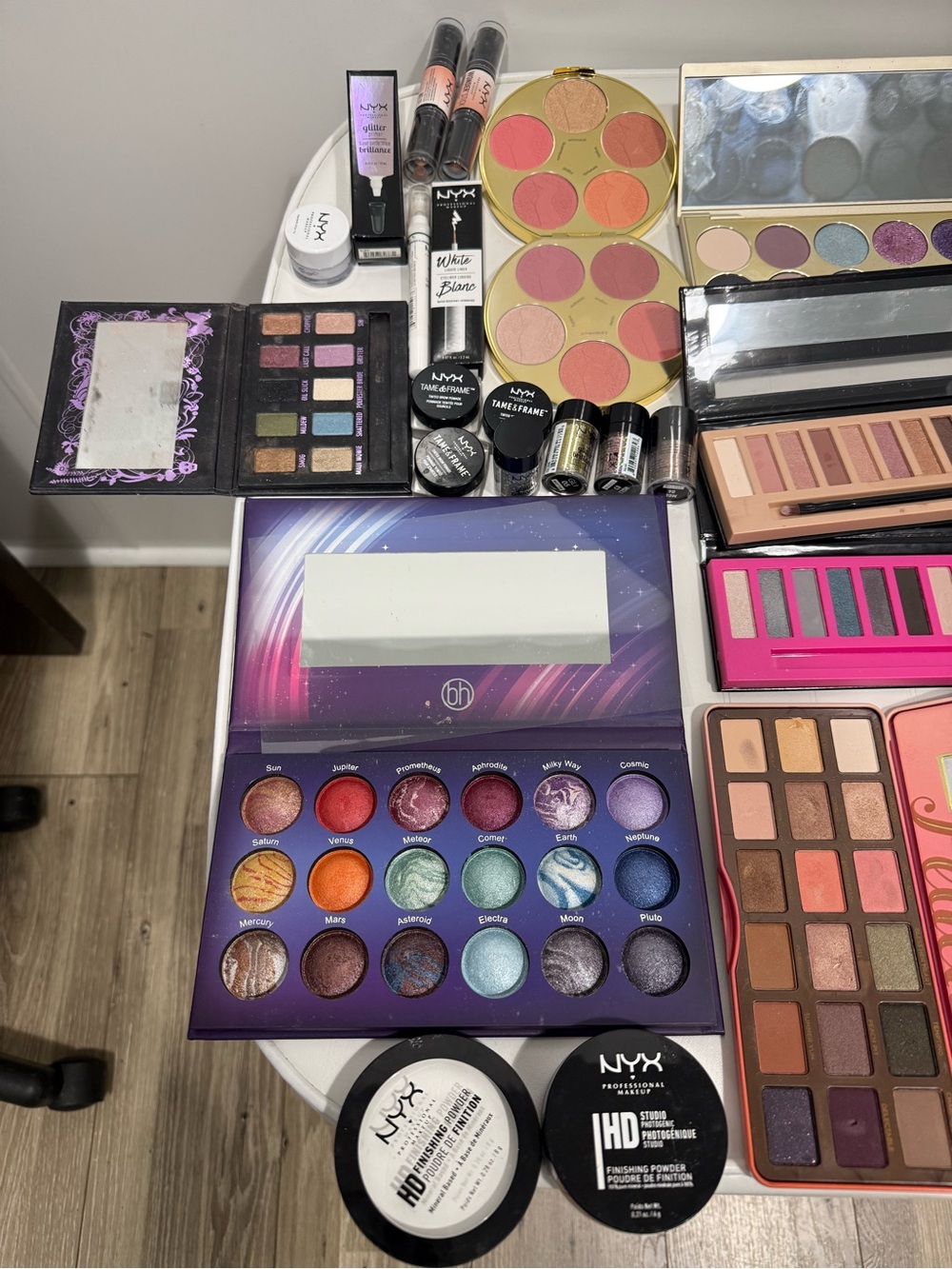 Assorted Makeup Collection/Lot - Picture 2 of 5